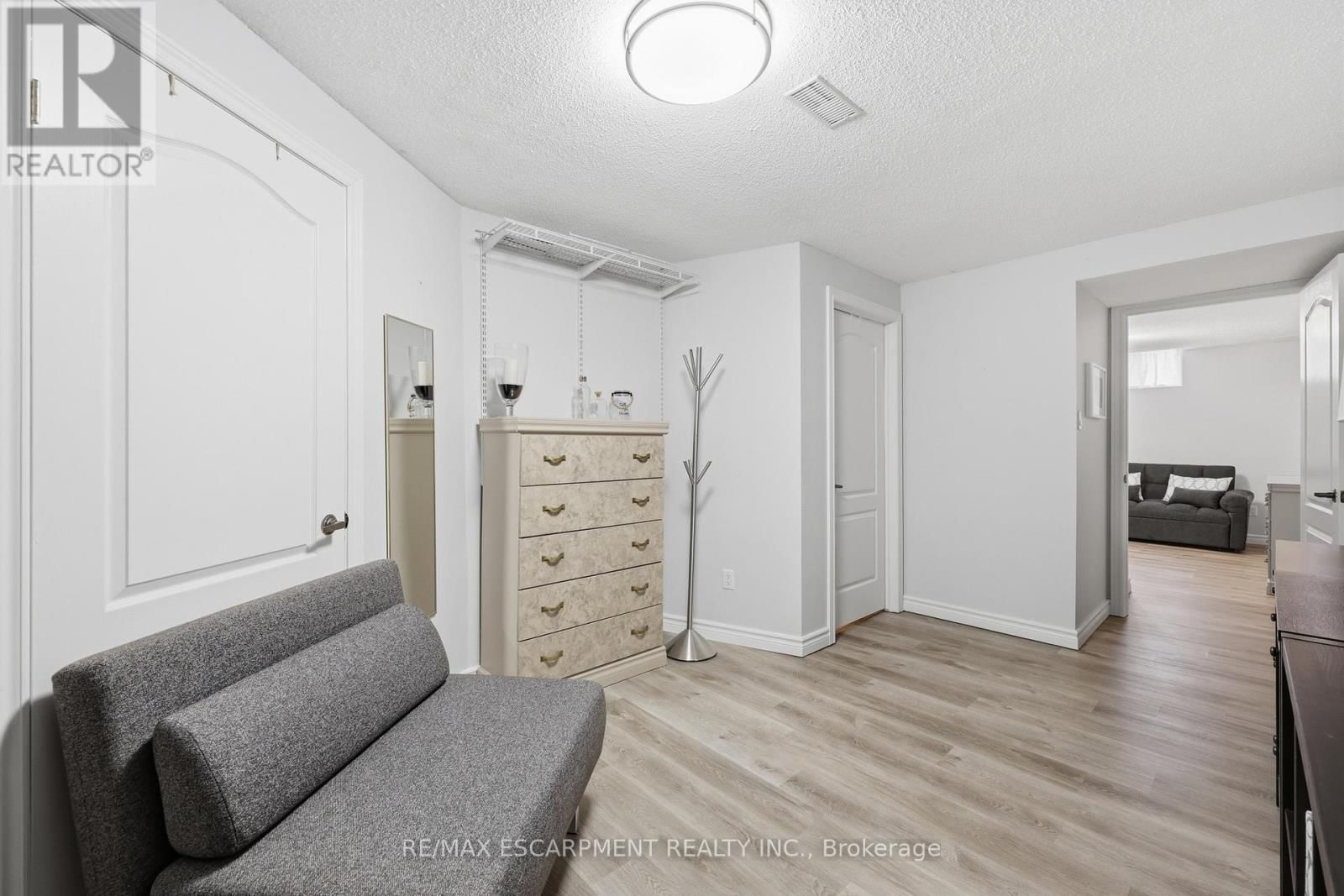 175 FIDDLERS GREEN ROAD Image 23