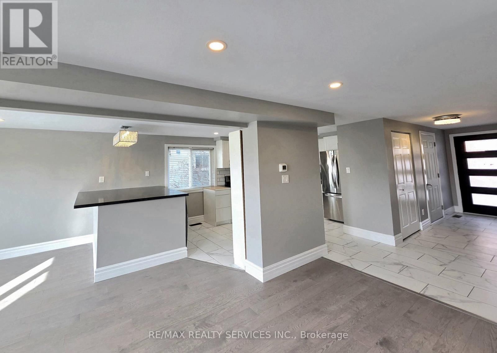 662 ELGIN STREET NORTH Image 10