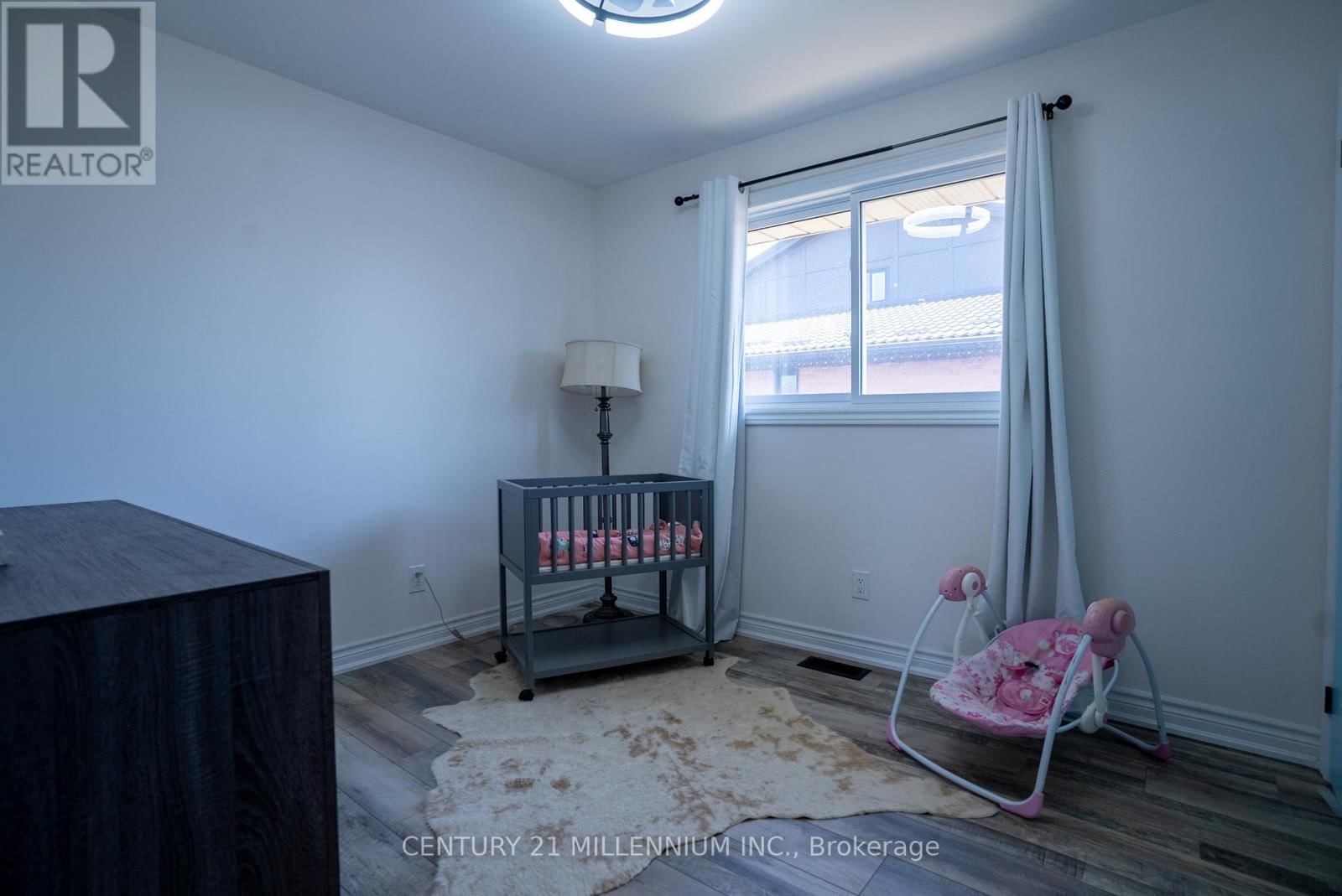 17 ROSS STREET Image 11