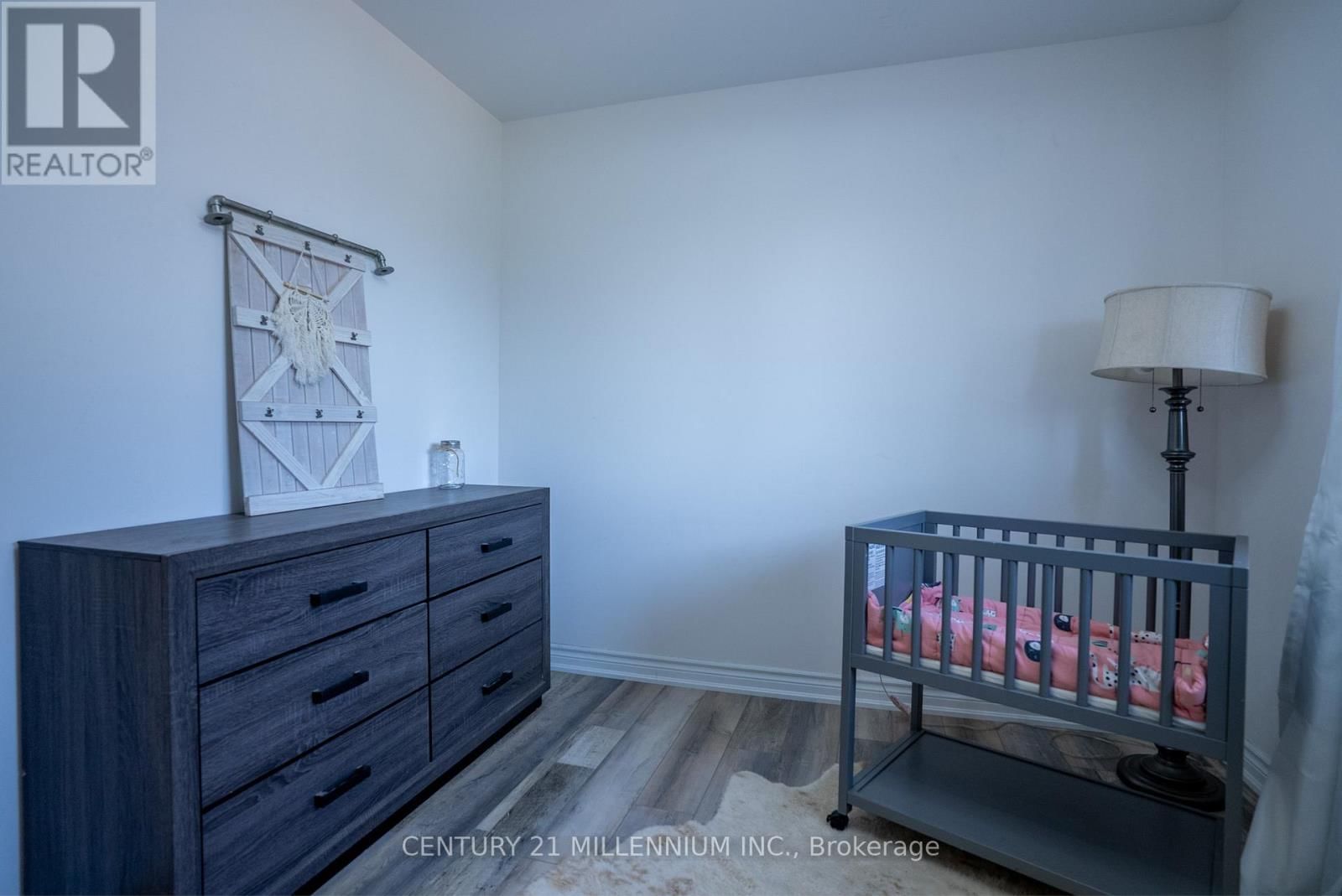 17 ROSS STREET Image 12