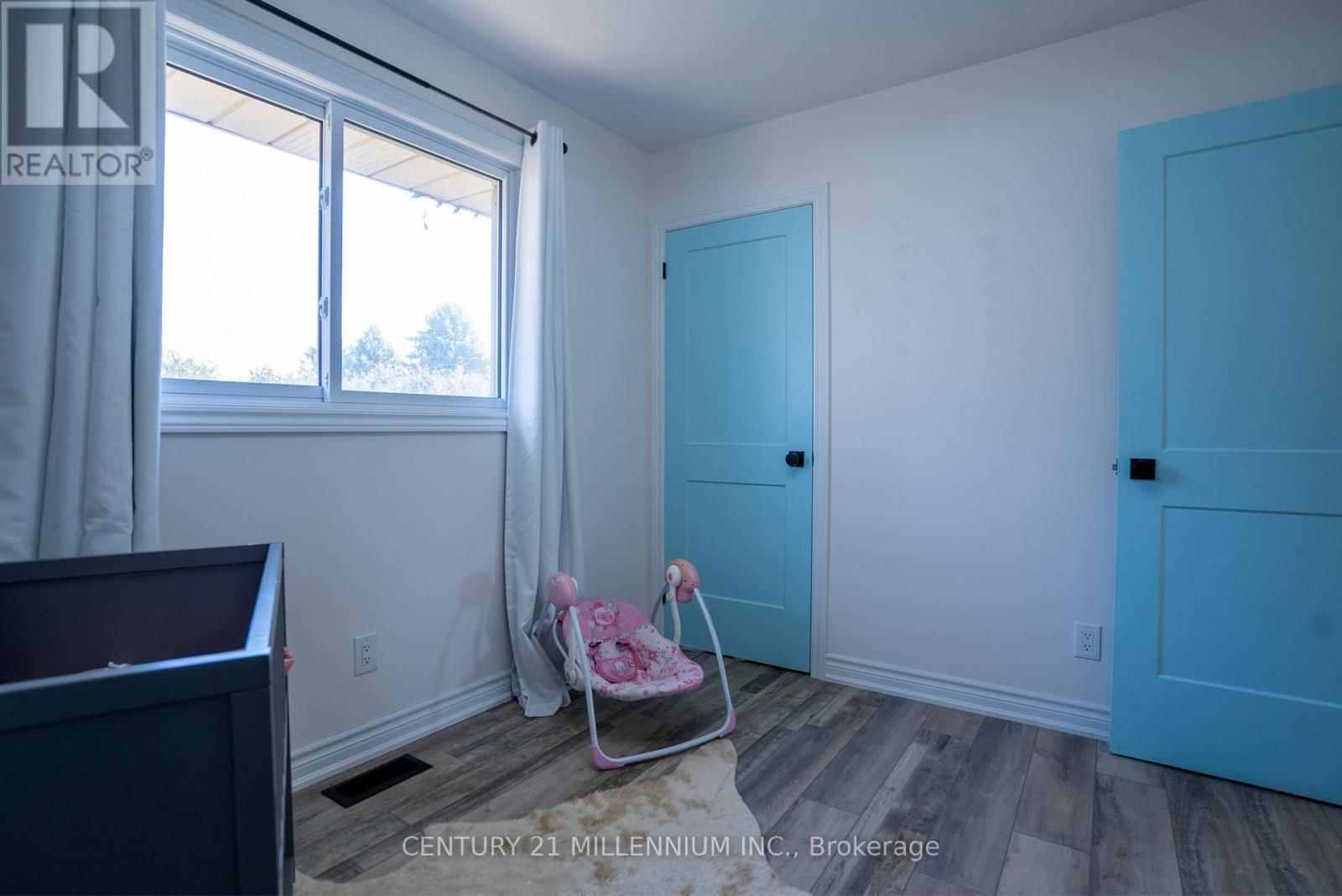 17 ROSS STREET Image 13