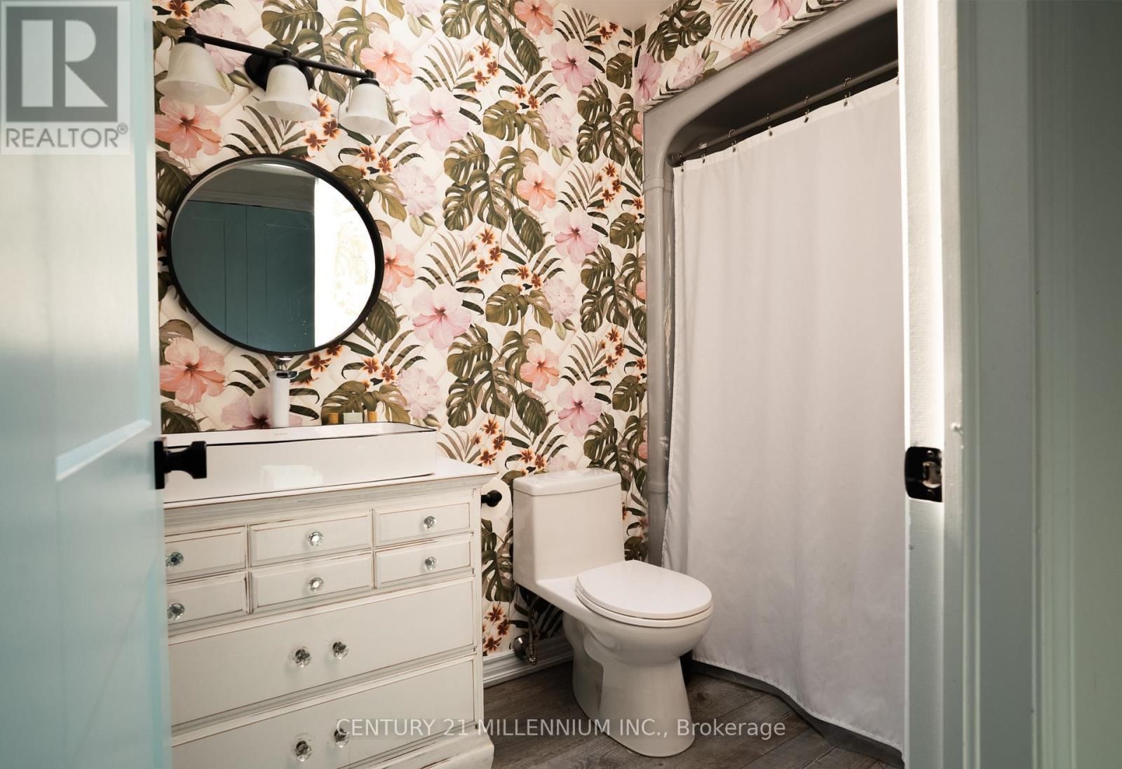 17 ROSS STREET Image 16