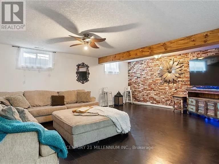 17 ROSS STREET Image 33