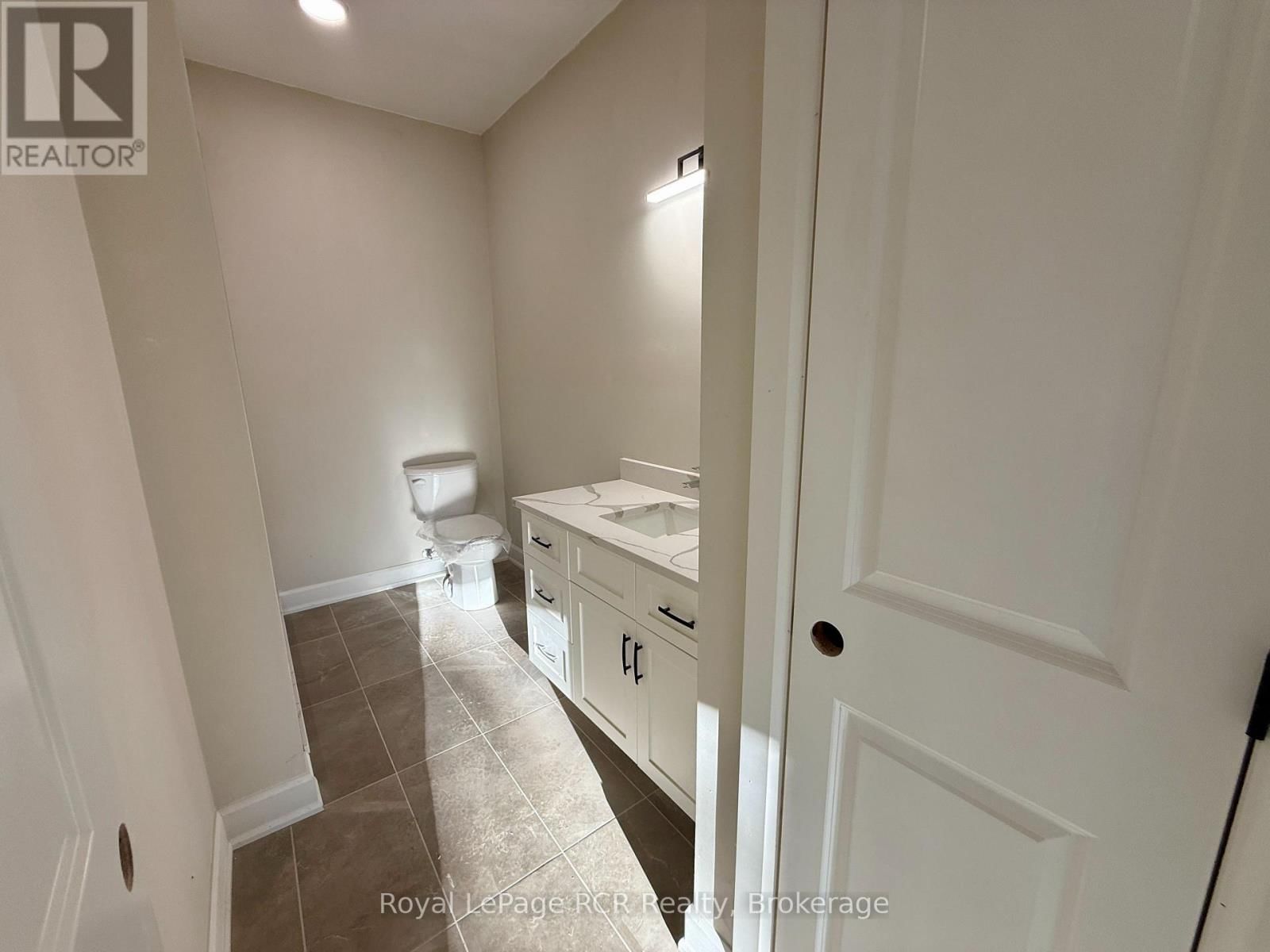 88 GRIFFITH STREET Image 17