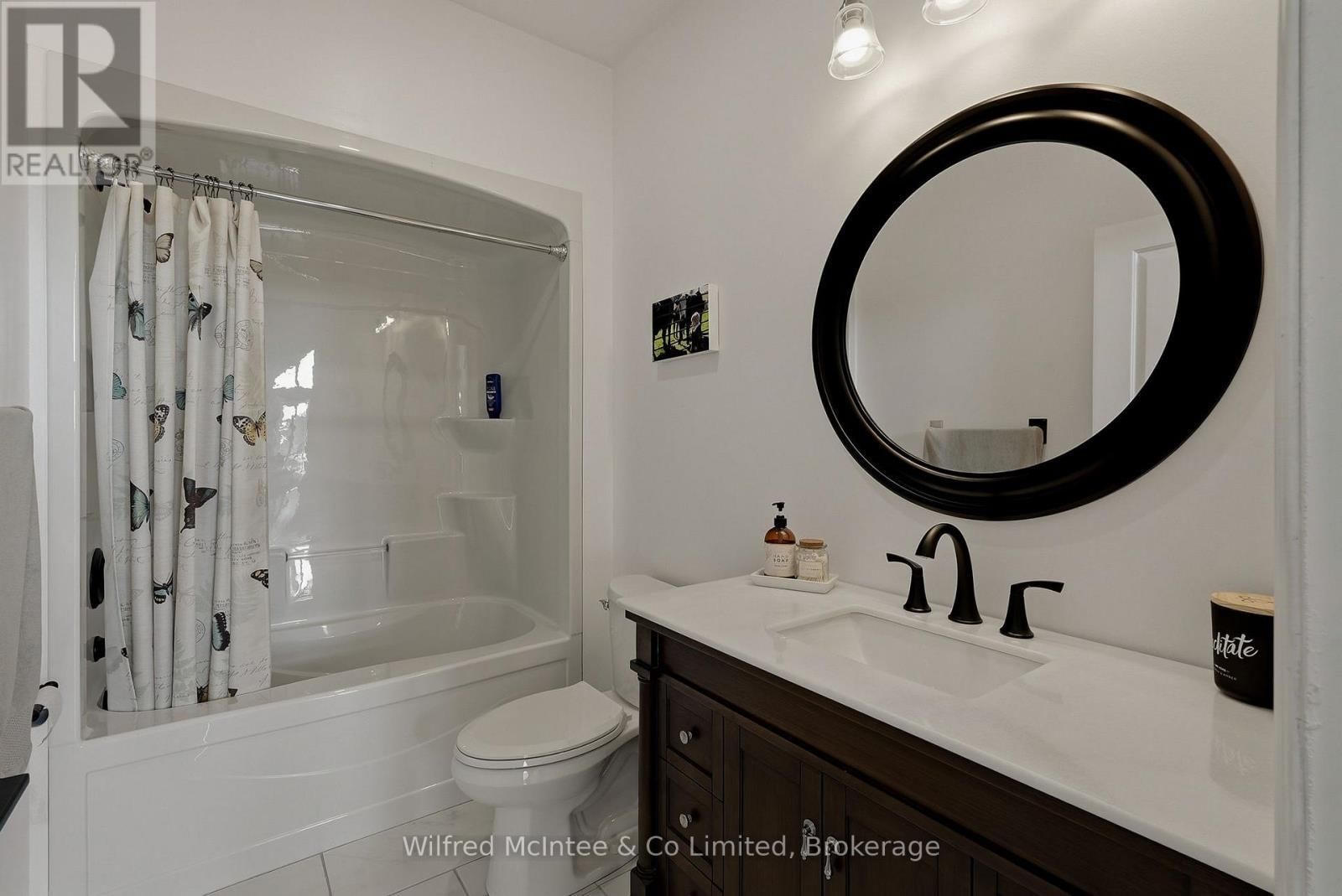 1054 4 CORNERS EAST Image 36