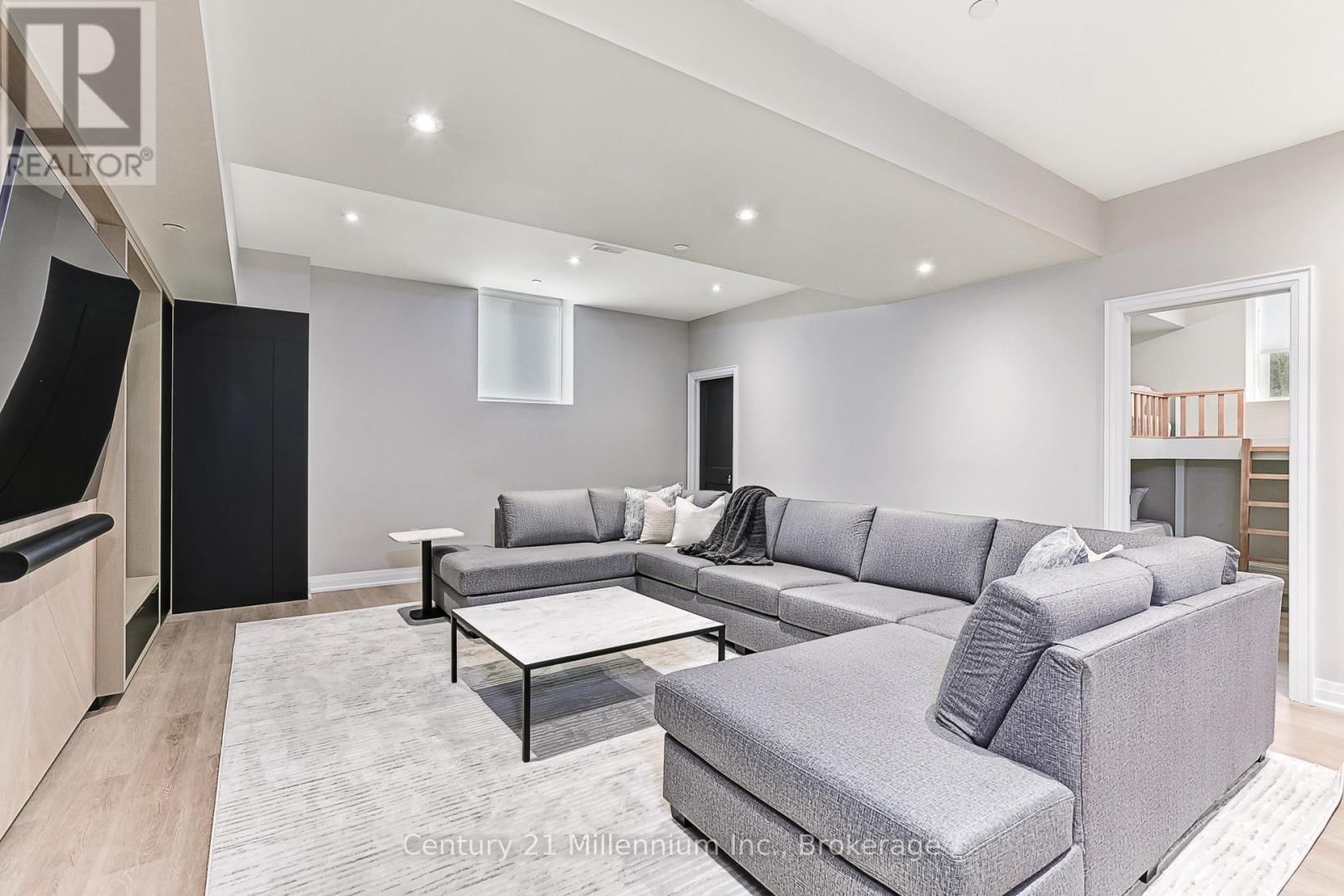 82 GOLDIE COURT Image 39