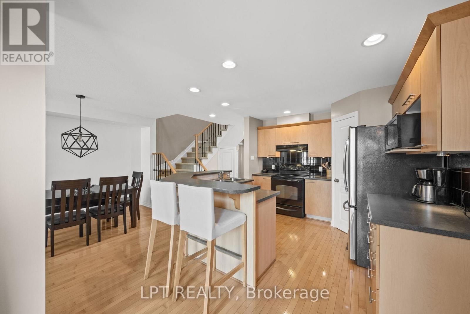 485 GREY SEAL CIRCLE Image 12