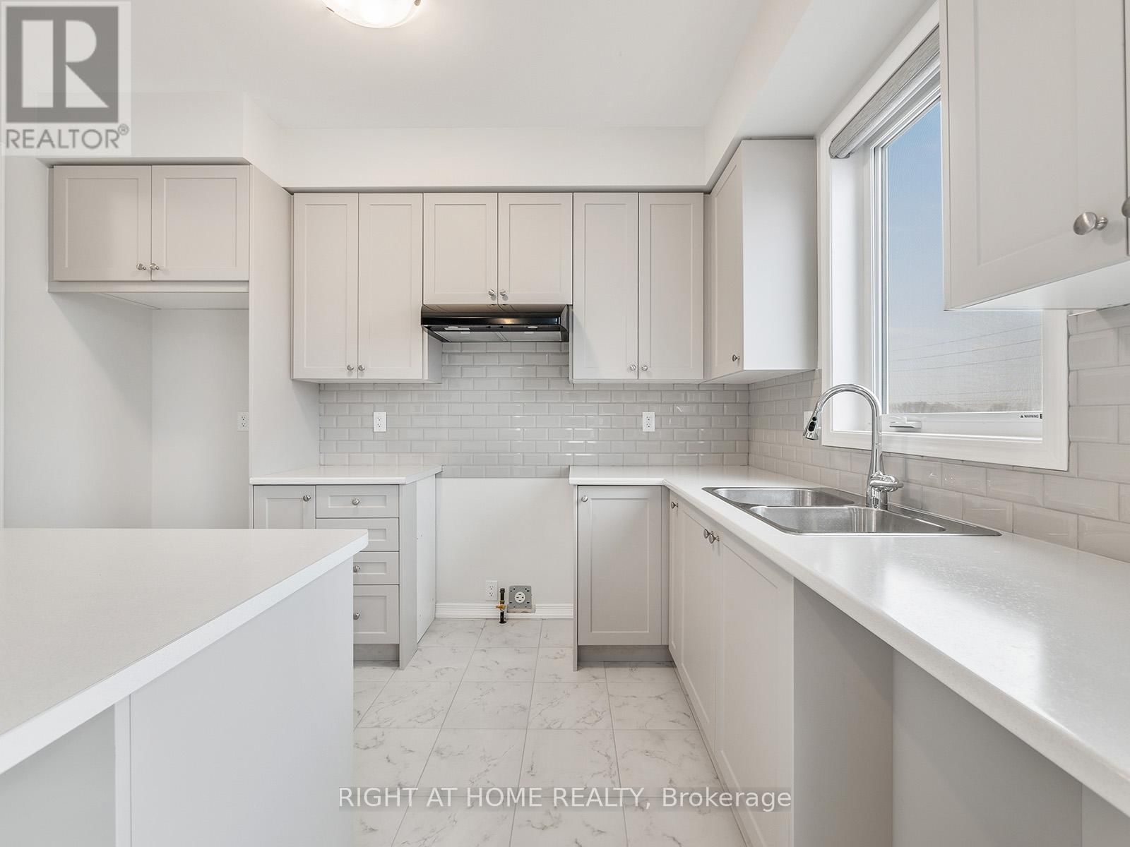 139 MUNRO CIRCLE Image 12