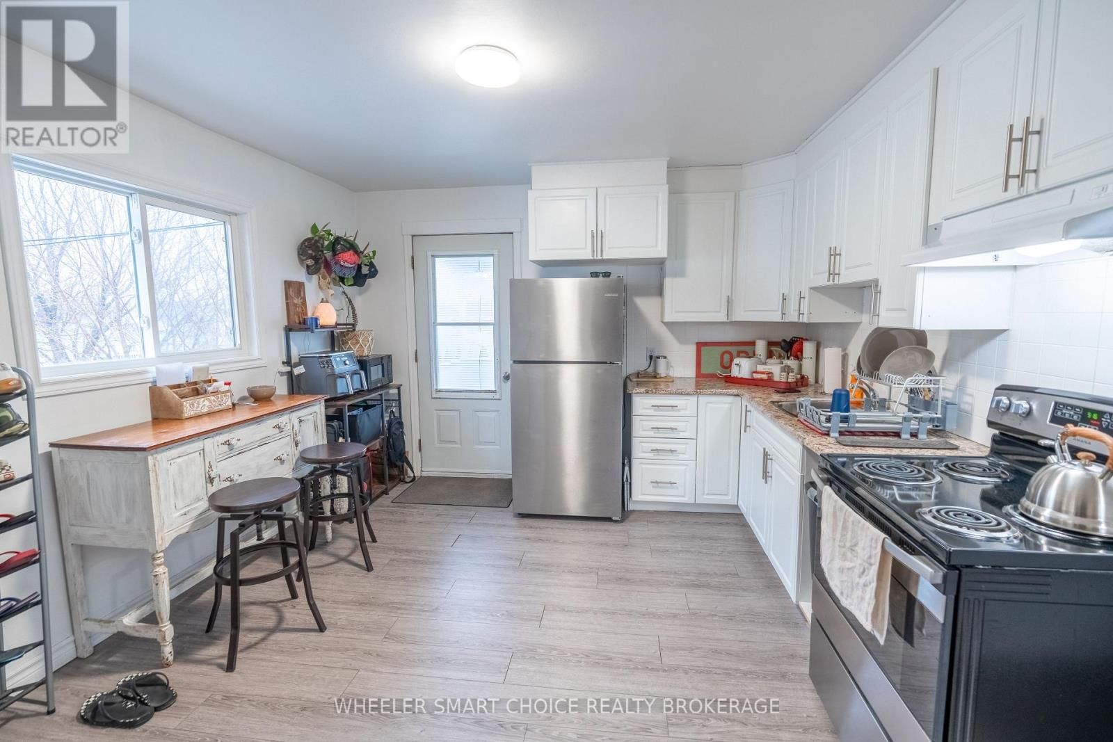 1242 CHURCHILL STREET Image 22