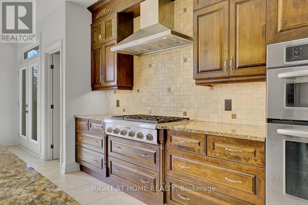 8660 FLEWELLYN ROAD Image 13