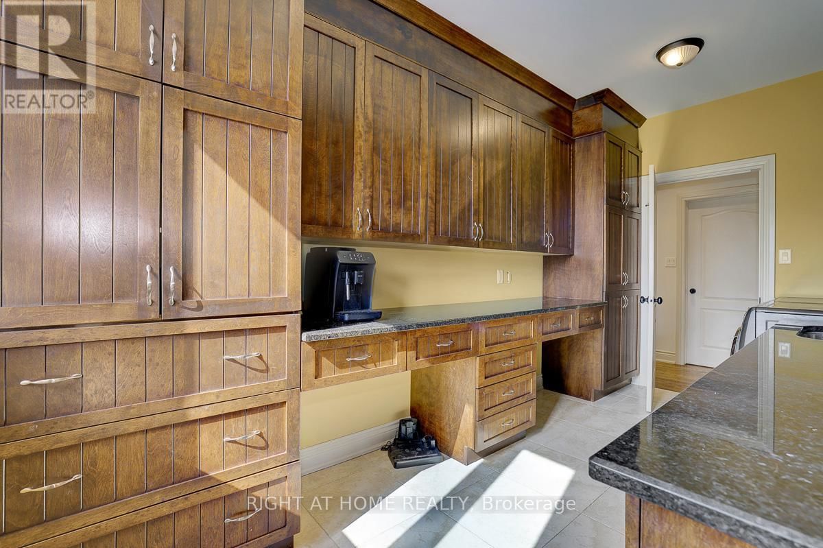 8660 FLEWELLYN ROAD Image 17