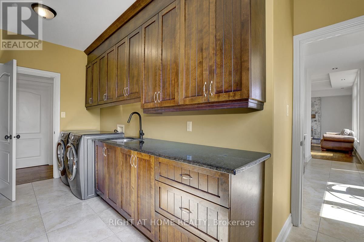 8660 FLEWELLYN ROAD Image 18