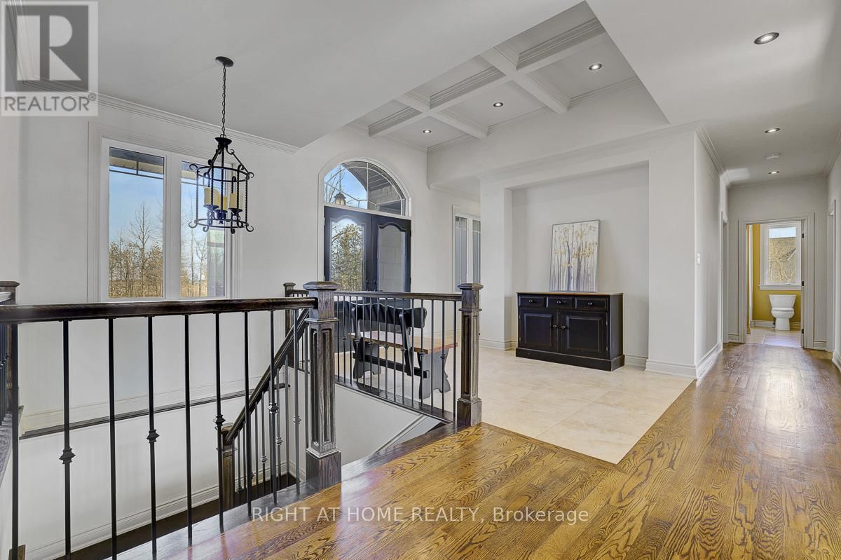 8660 FLEWELLYN ROAD Image 19