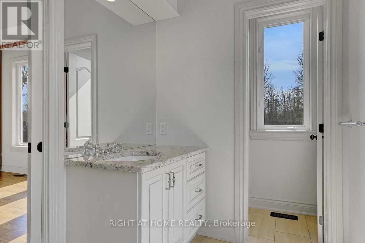 8660 FLEWELLYN ROAD Image 22