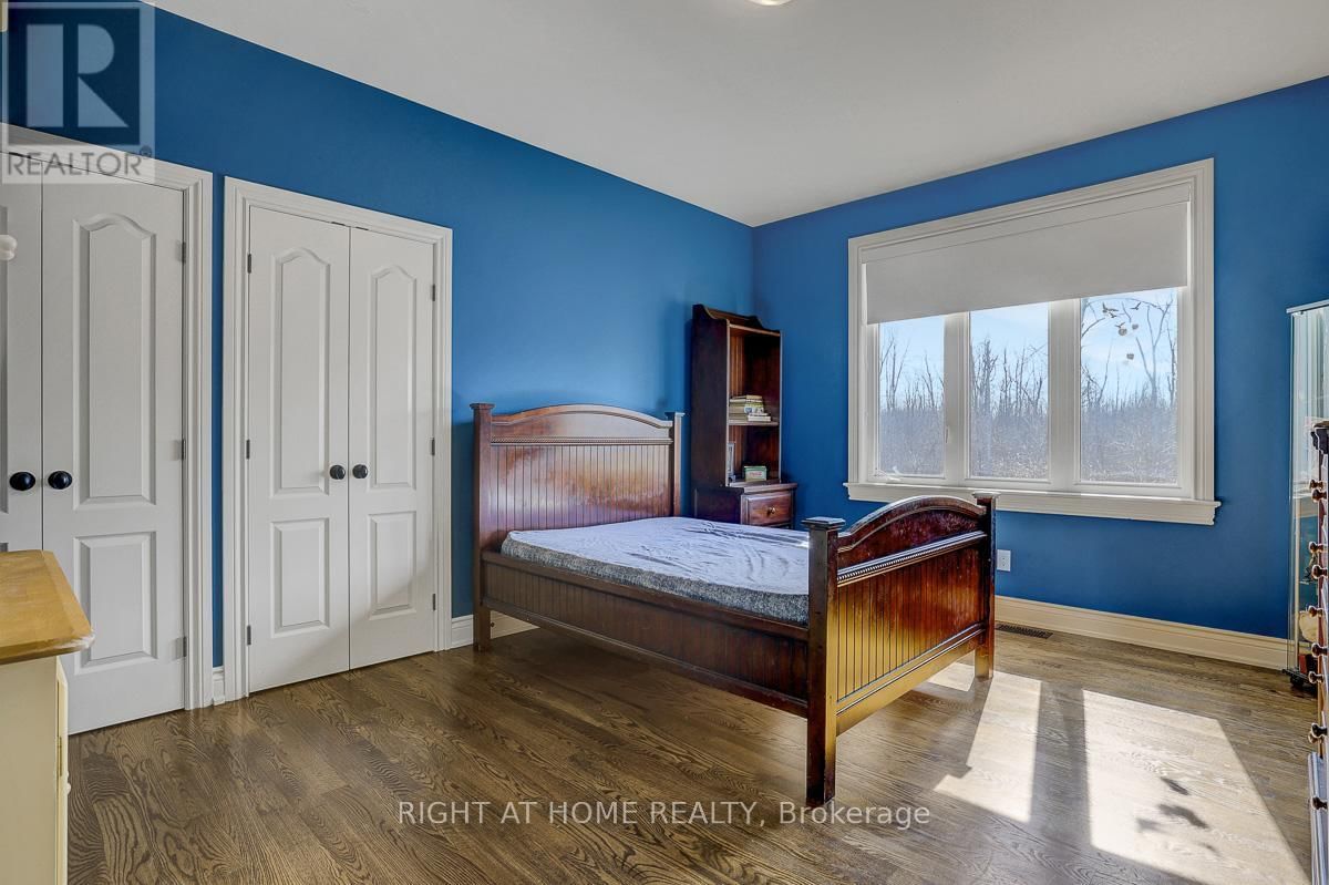 8660 FLEWELLYN ROAD Image 24