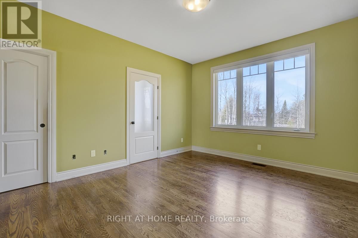 8660 FLEWELLYN ROAD Image 25