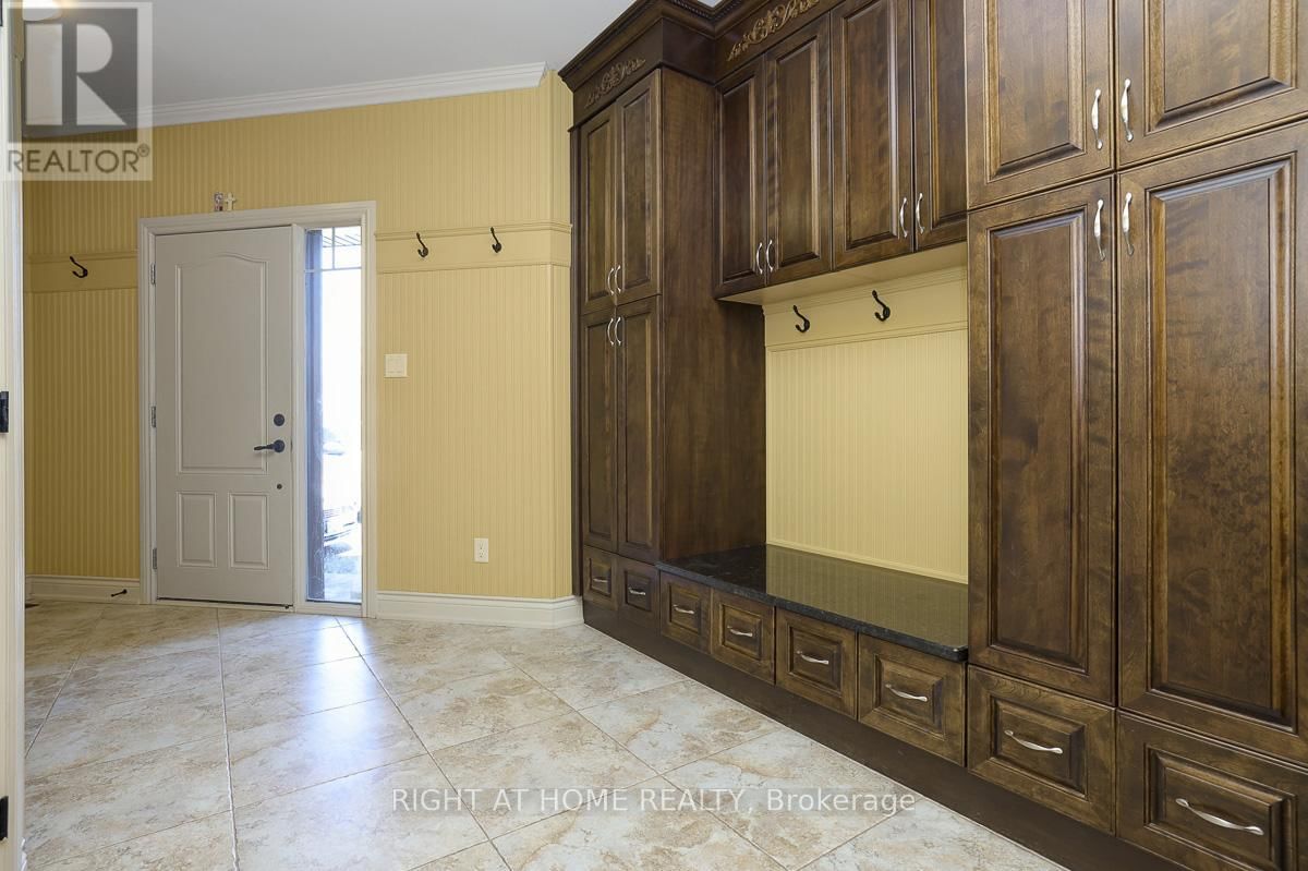 8660 FLEWELLYN ROAD Image 27