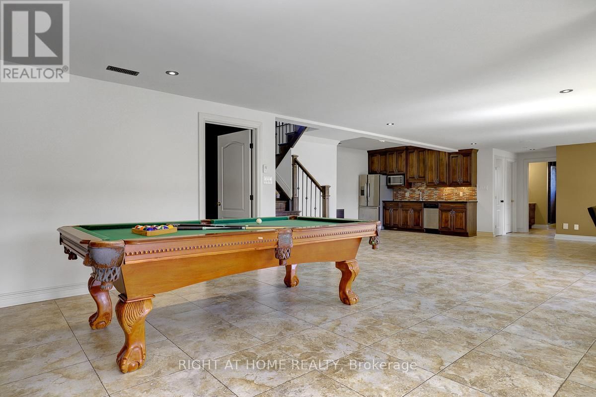 8660 FLEWELLYN ROAD Image 31