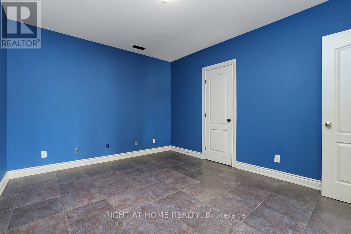 8660 FLEWELLYN ROAD Image 34