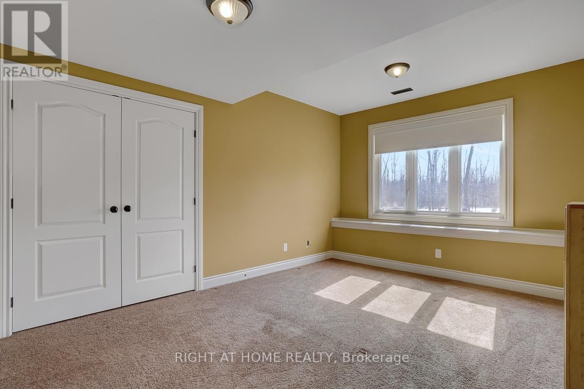 8660 FLEWELLYN ROAD Image 35