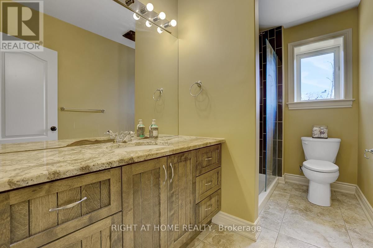 8660 FLEWELLYN ROAD Image 36