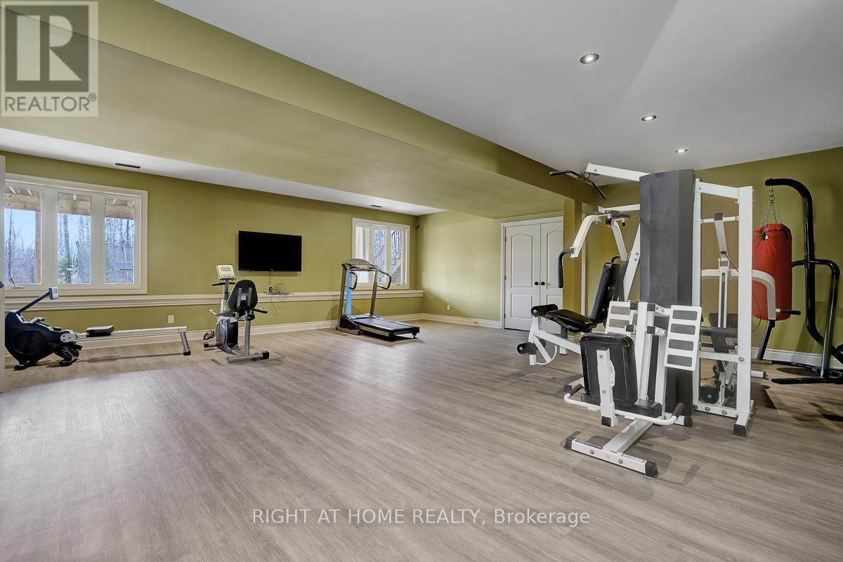 8660 FLEWELLYN ROAD Image 37