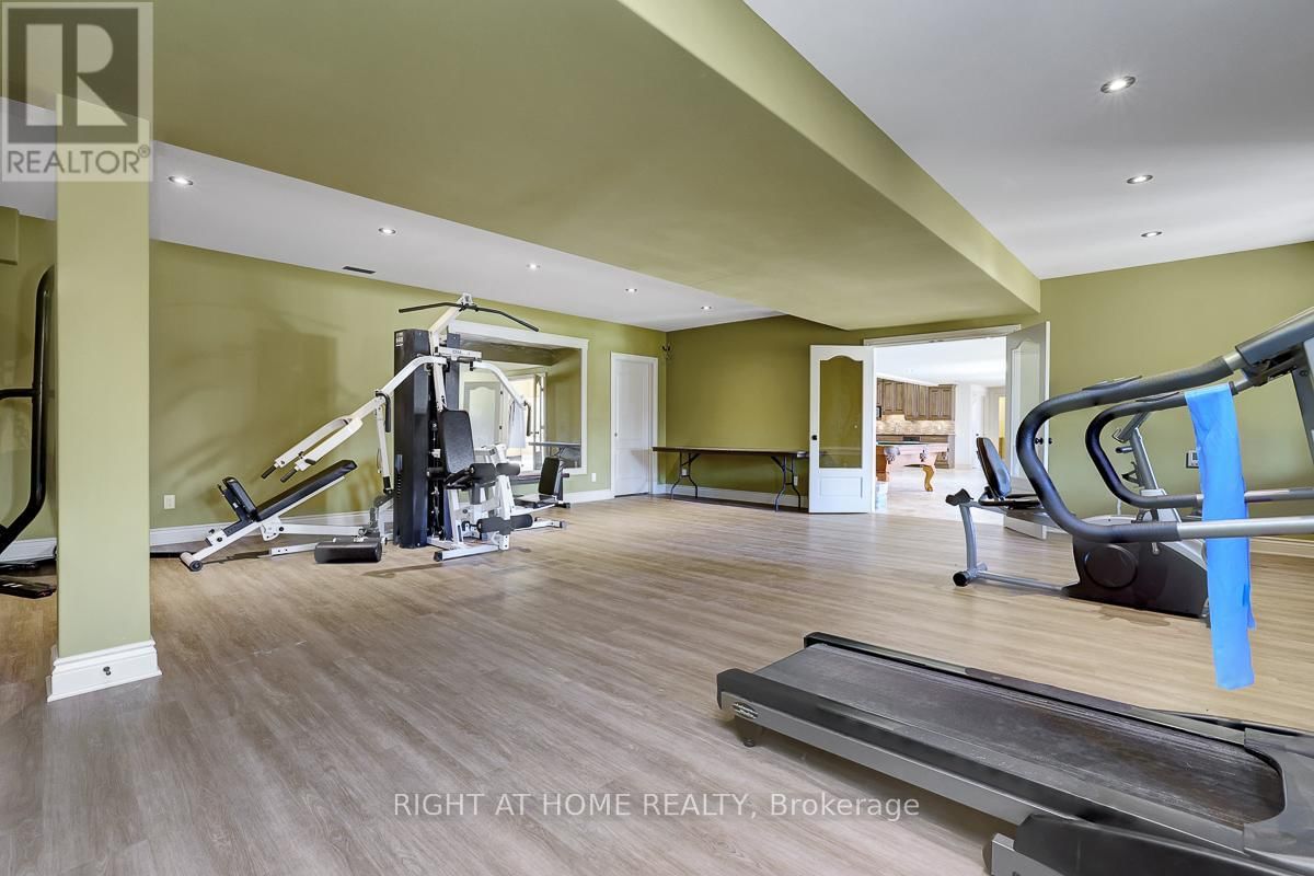 8660 FLEWELLYN ROAD Image 38