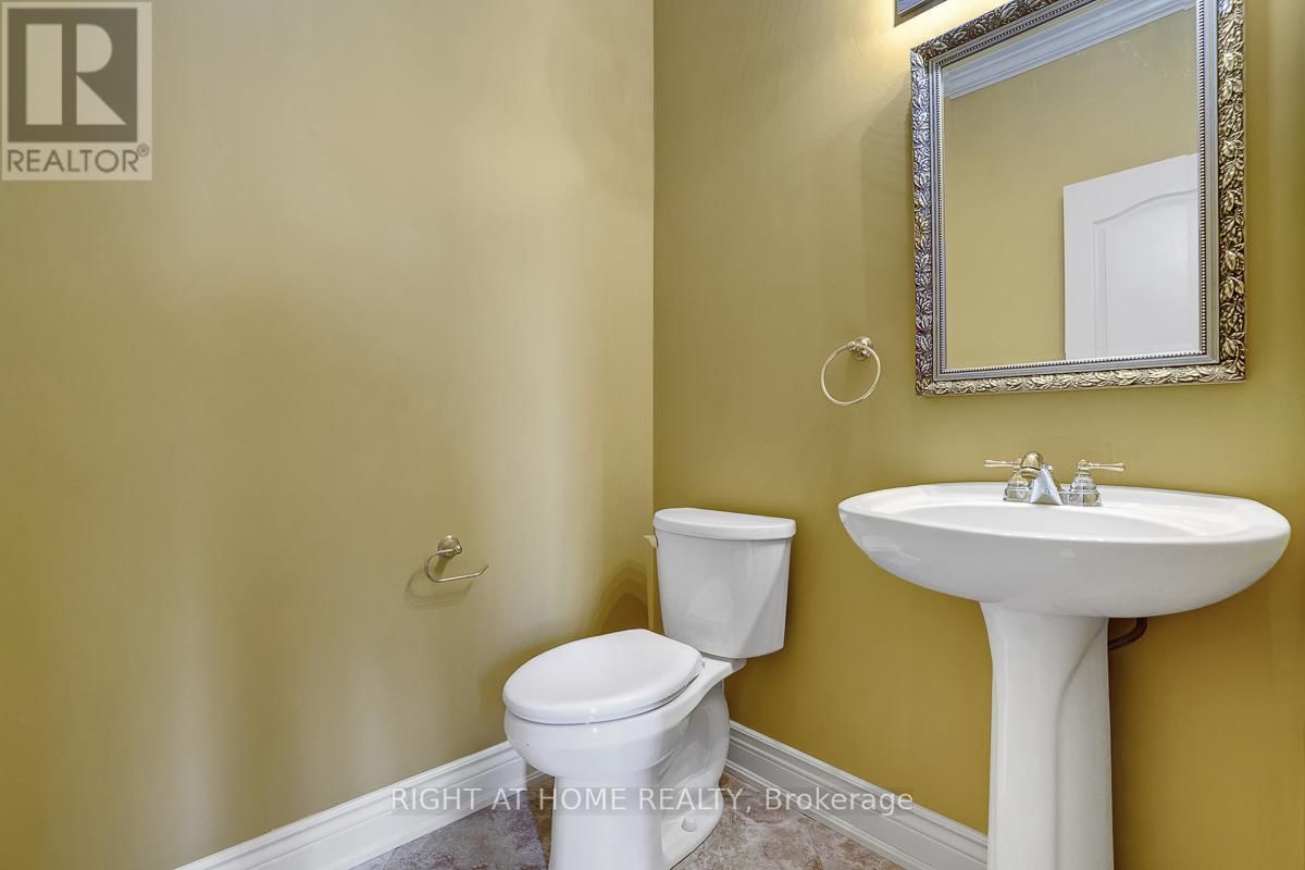 8660 FLEWELLYN ROAD Image 42