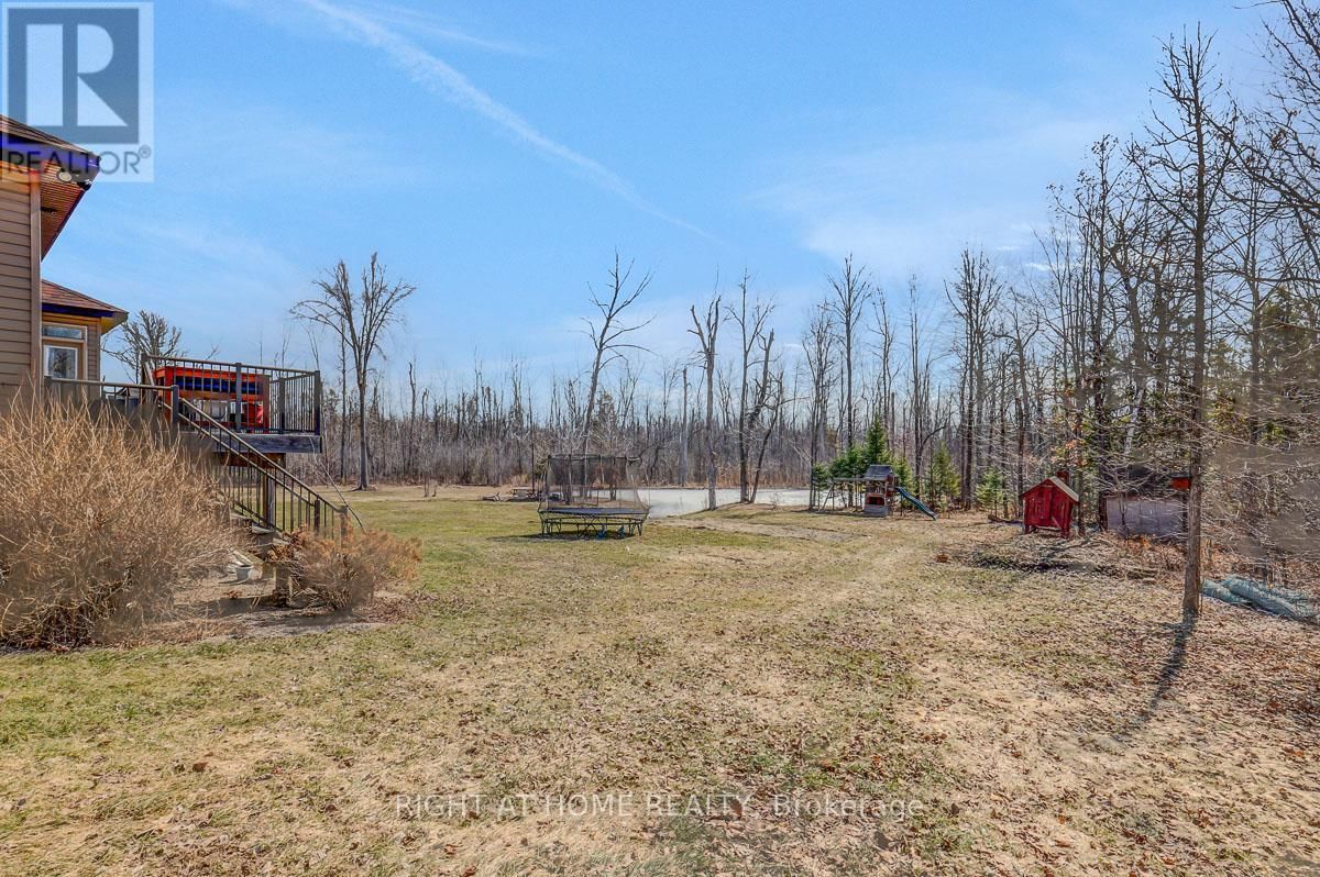 8660 FLEWELLYN ROAD Image 43