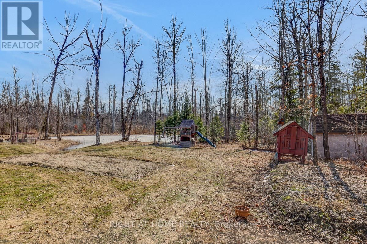 8660 FLEWELLYN ROAD Image 44