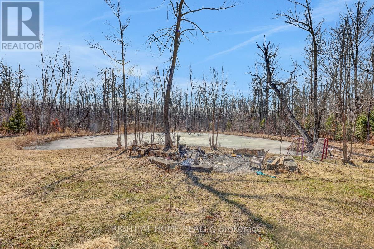 8660 FLEWELLYN ROAD Image 49