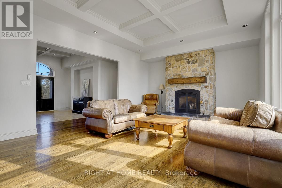 8660 FLEWELLYN ROAD Image 6