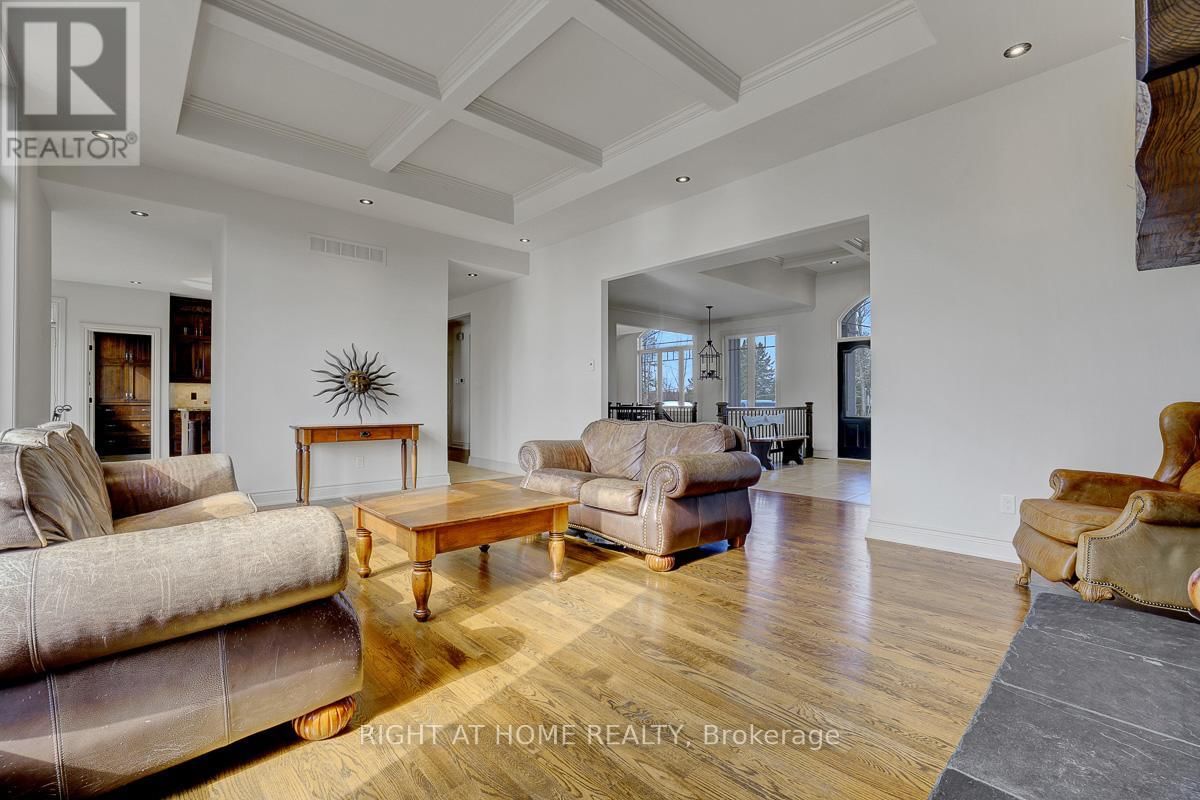 8660 FLEWELLYN ROAD Image 7