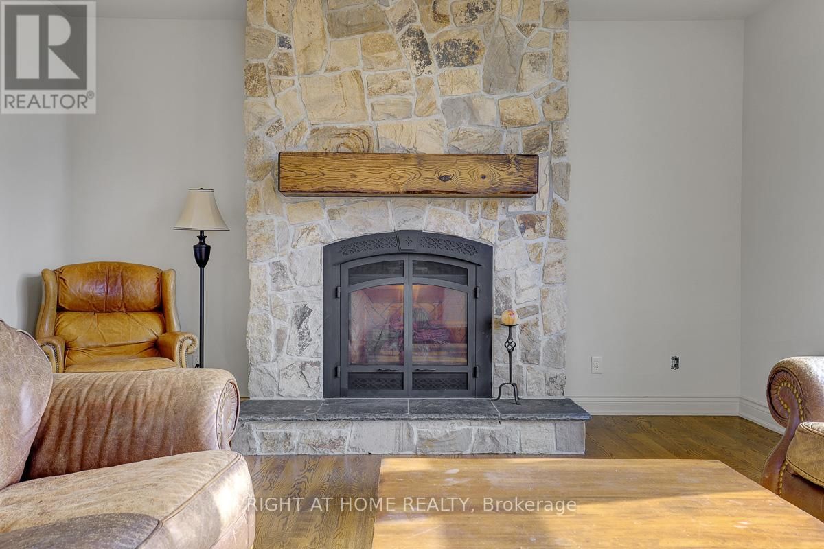 8660 FLEWELLYN ROAD Image 8