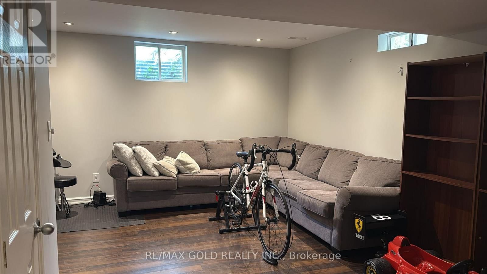 28 MAYO AVENUE Image 15