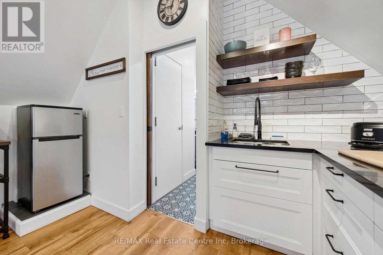 13 MILL STREET EAST Image 20