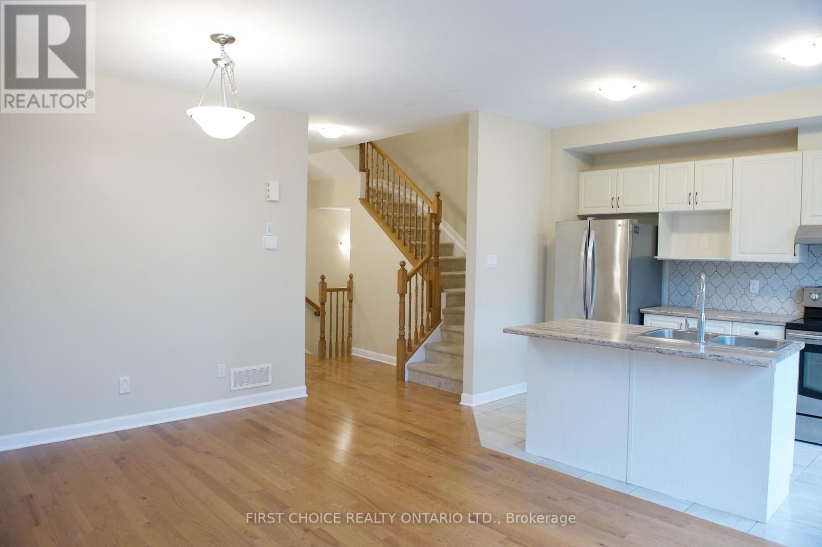 222 GEYSER PLACE Image 9