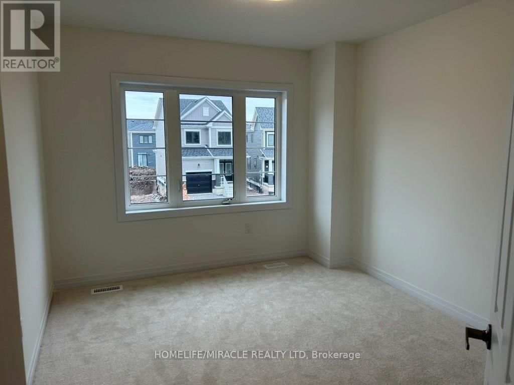 8 CANVAS CRESCENT Image 11