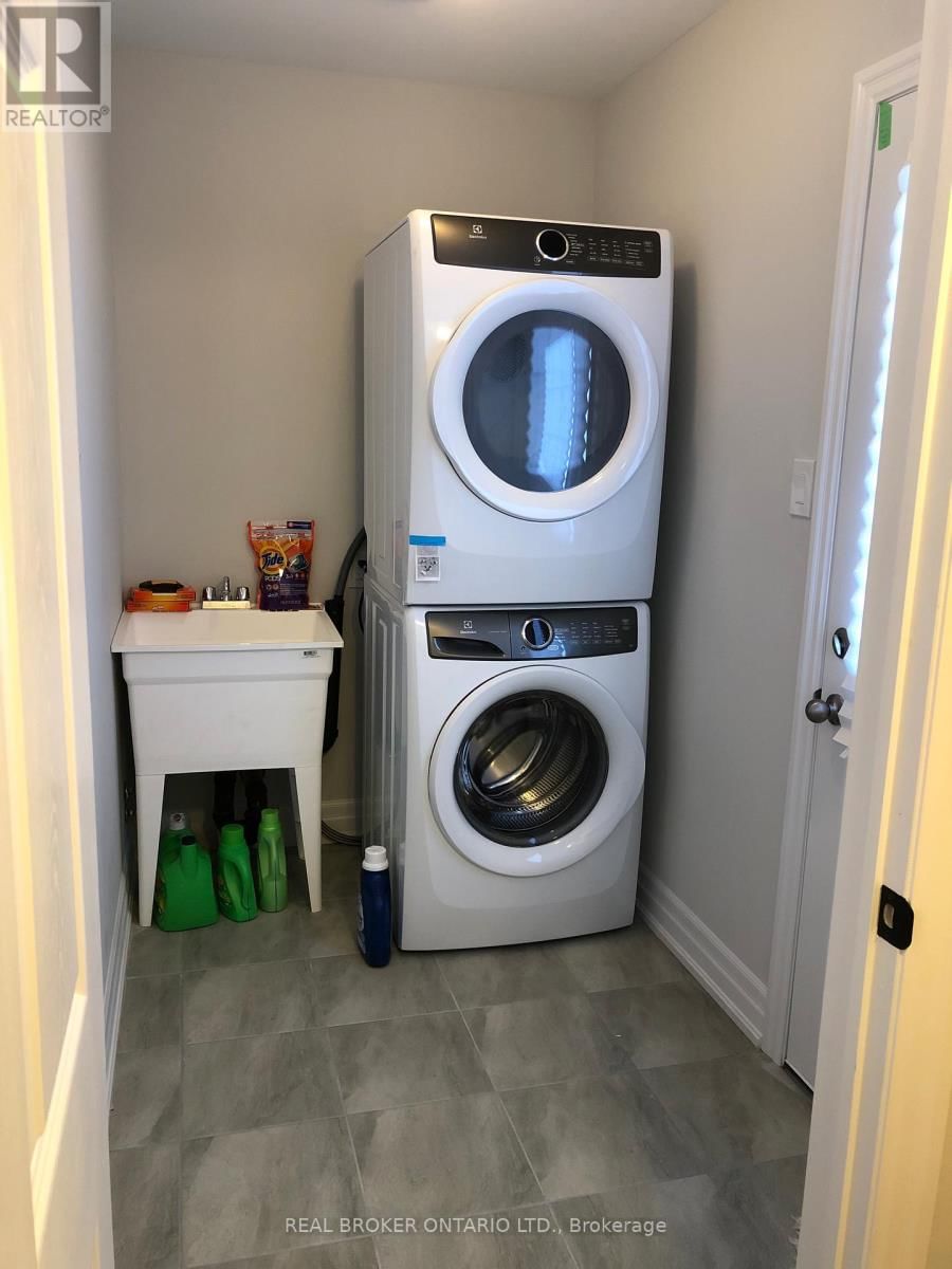 16 COUNTRY TRAIL Image 11