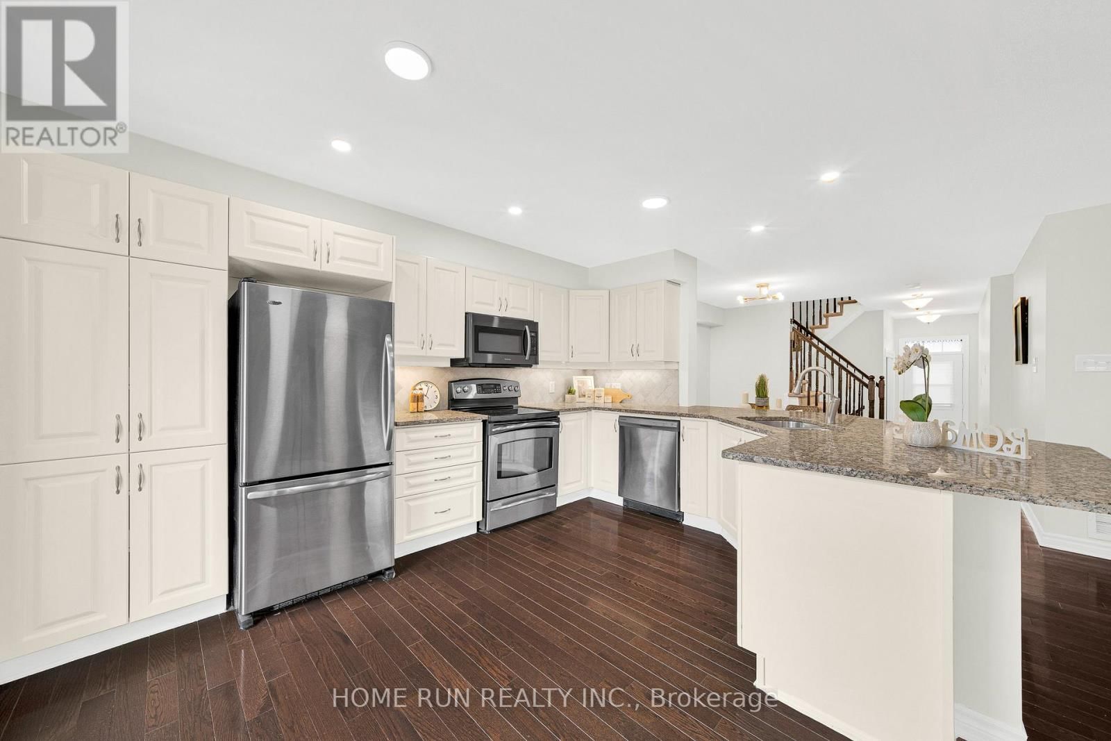 284 PAR-LA-VILLE CIRCLE Image 12