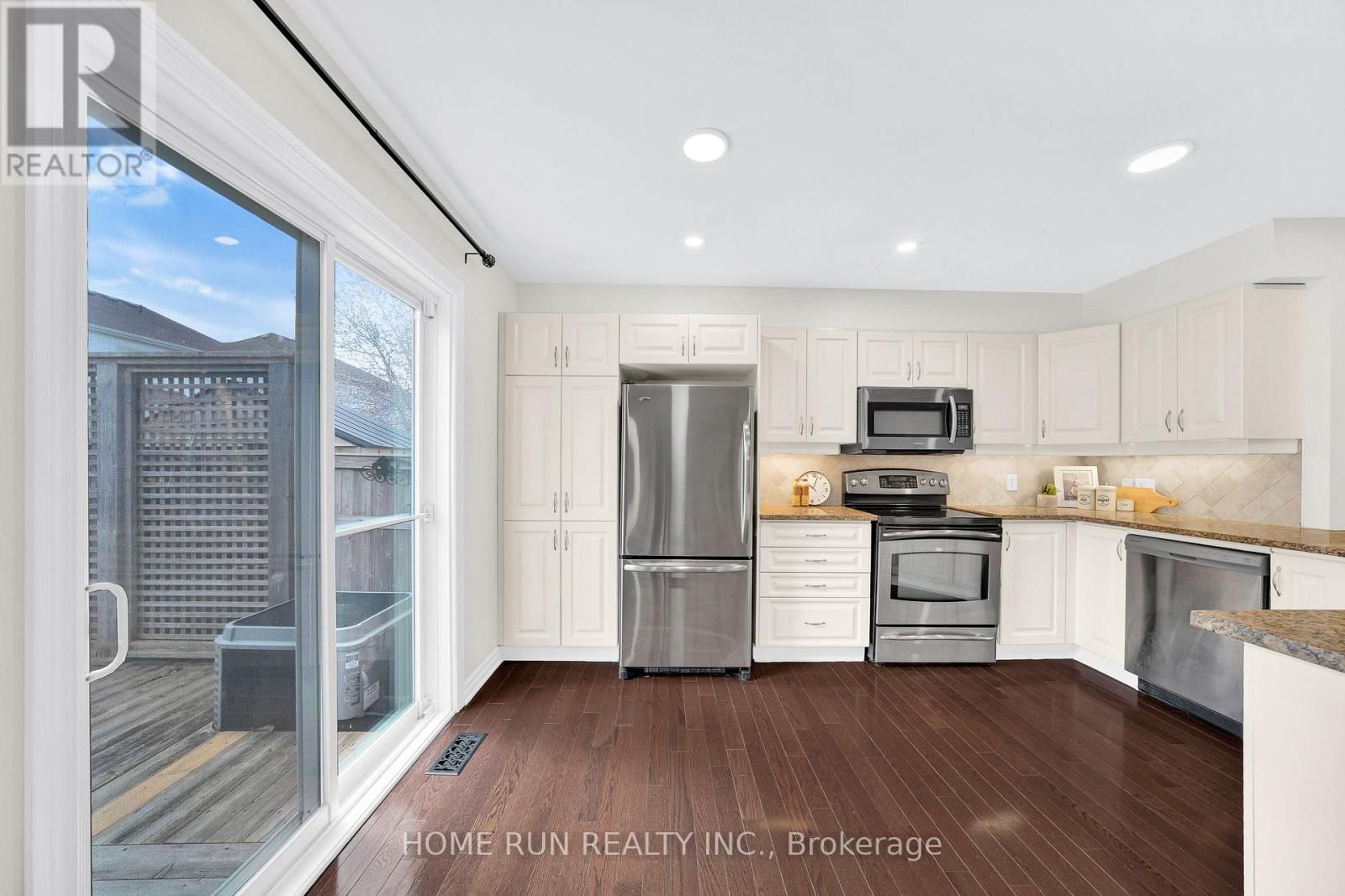 284 PAR-LA-VILLE CIRCLE Image 13