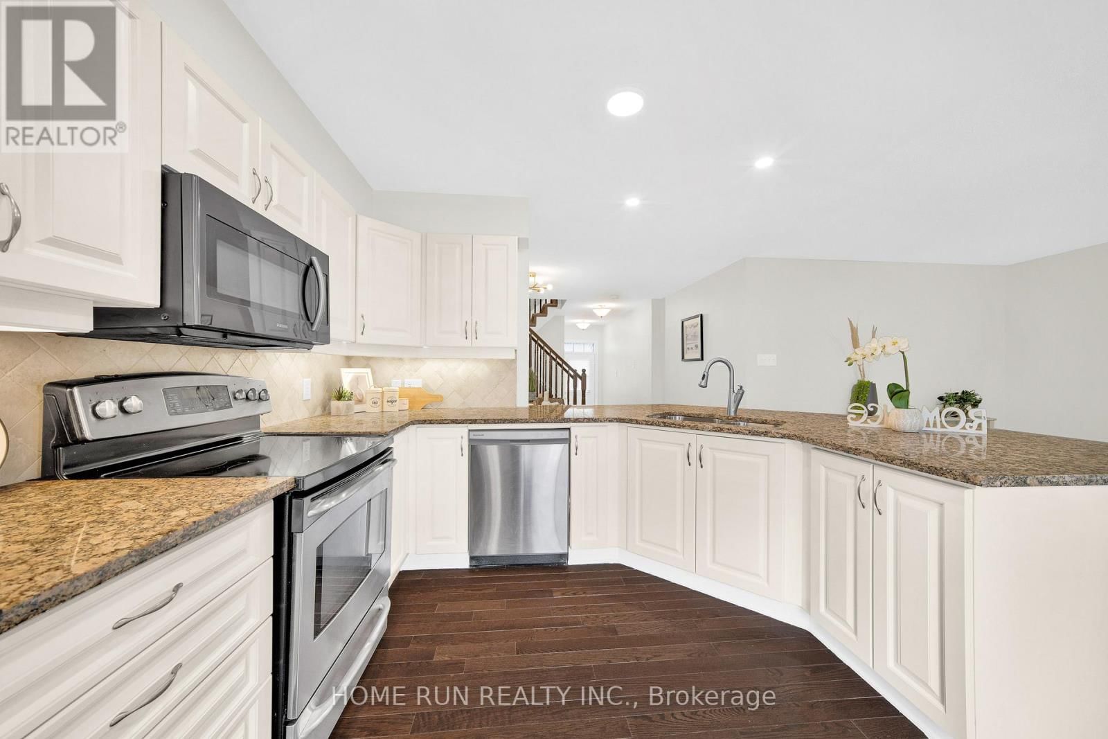 284 PAR-LA-VILLE CIRCLE Image 14