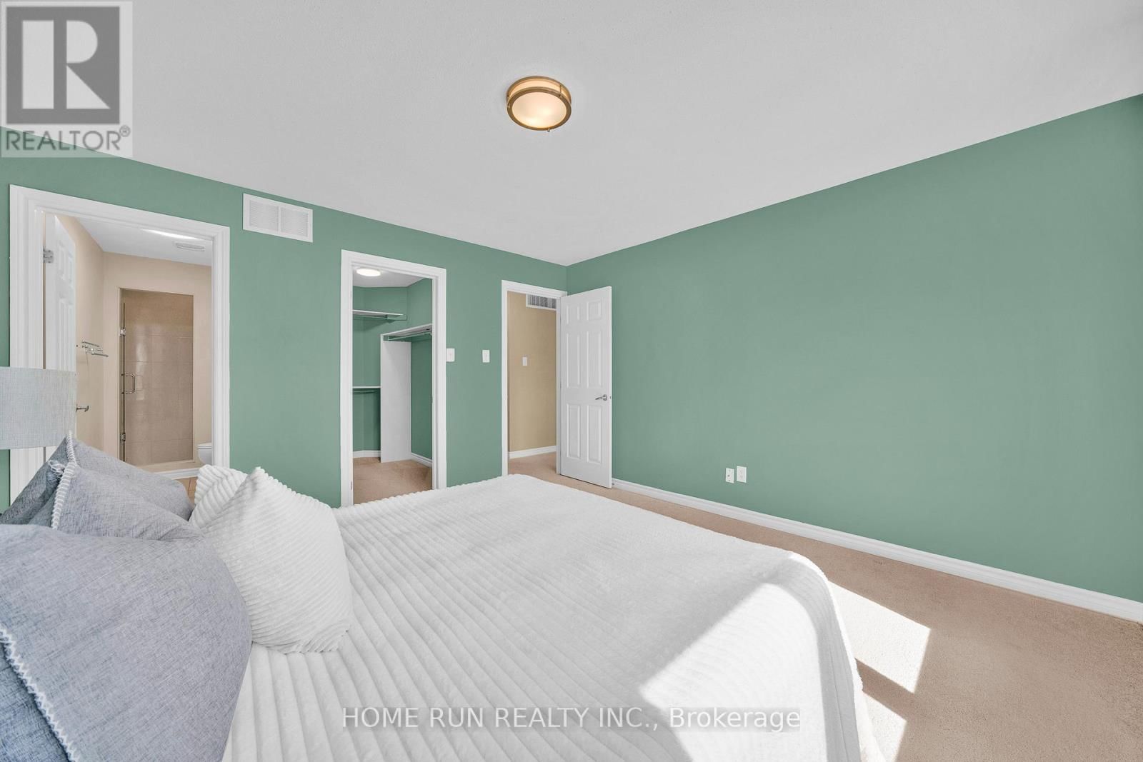 284 PAR-LA-VILLE CIRCLE Image 17