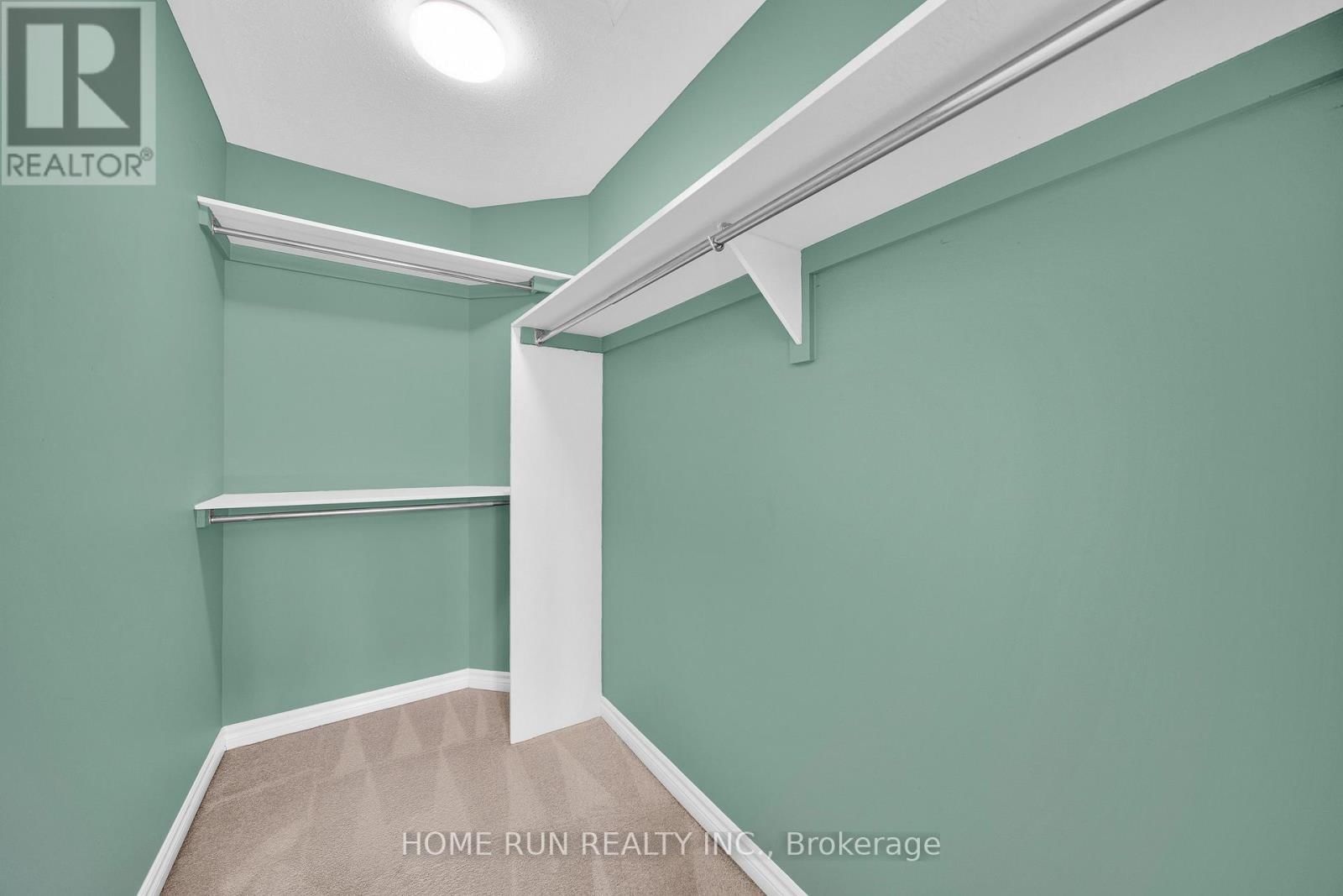 284 PAR-LA-VILLE CIRCLE Image 18