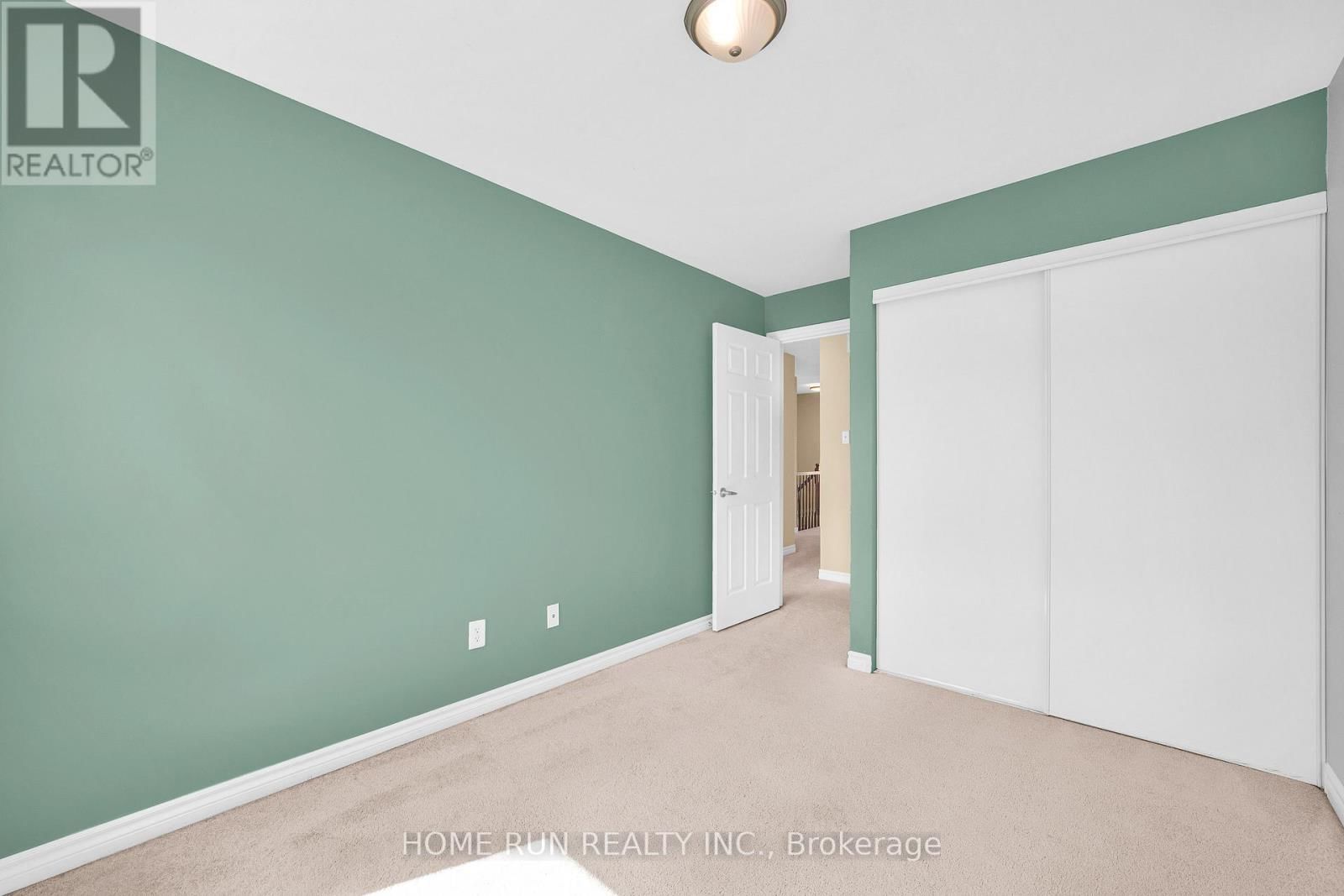 284 PAR-LA-VILLE CIRCLE Image 21