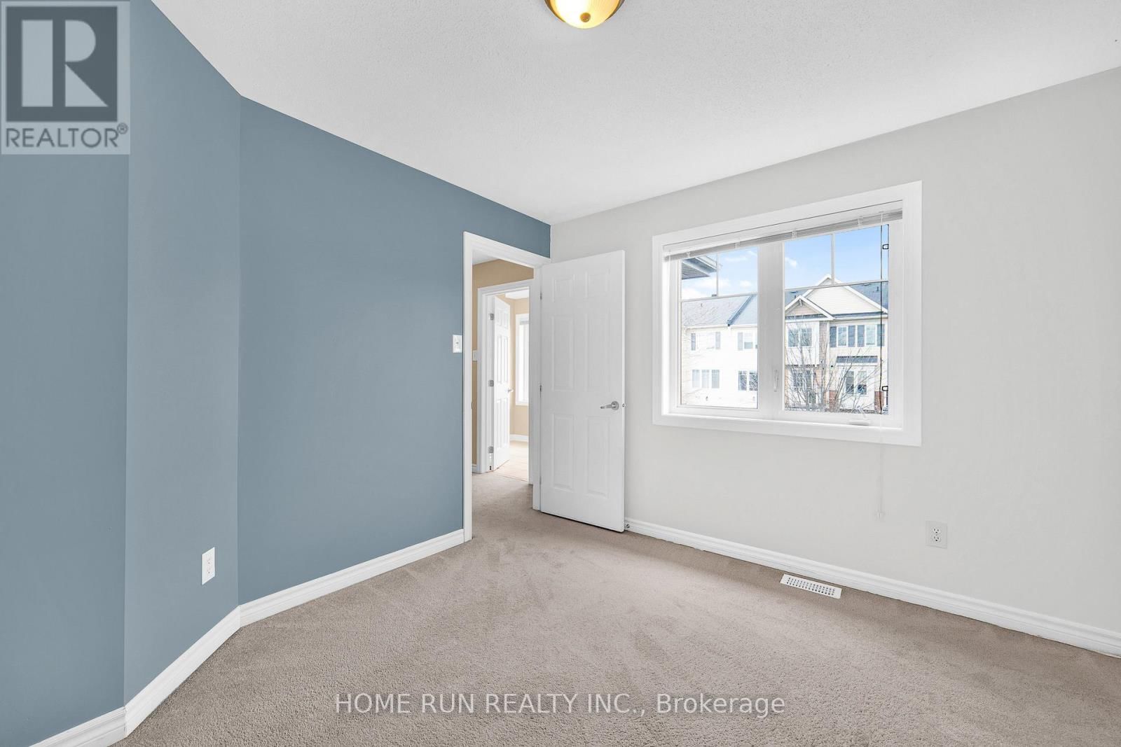 284 PAR-LA-VILLE CIRCLE Image 22