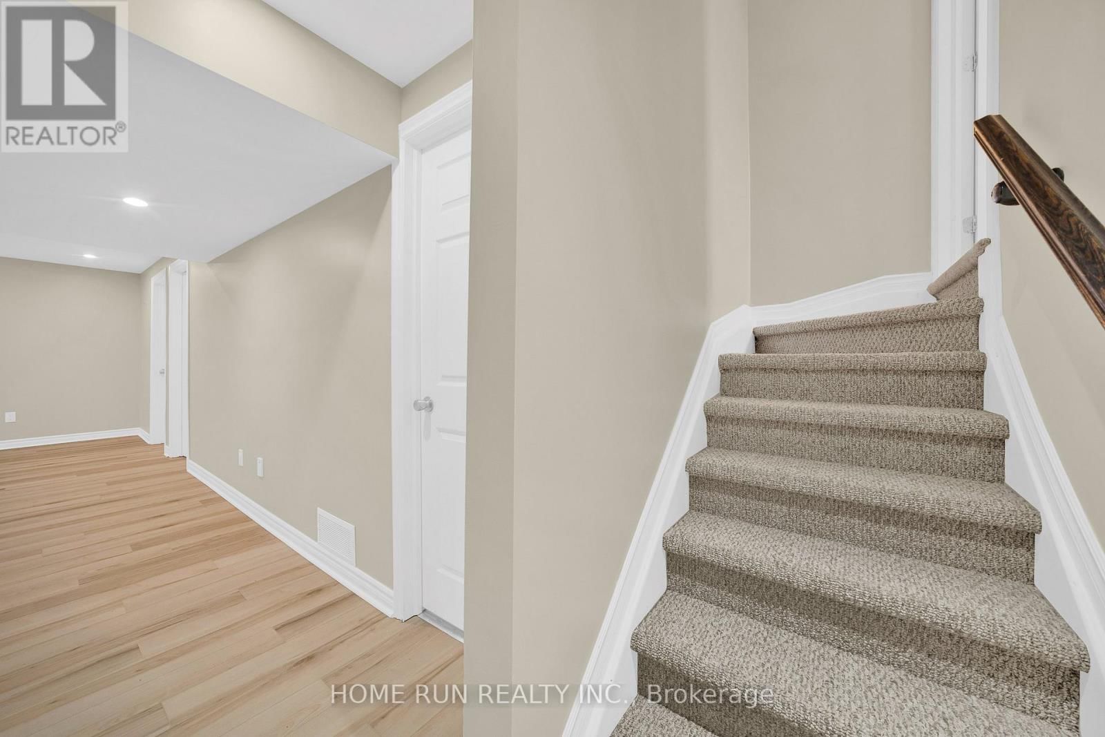 284 PAR-LA-VILLE CIRCLE Image 26