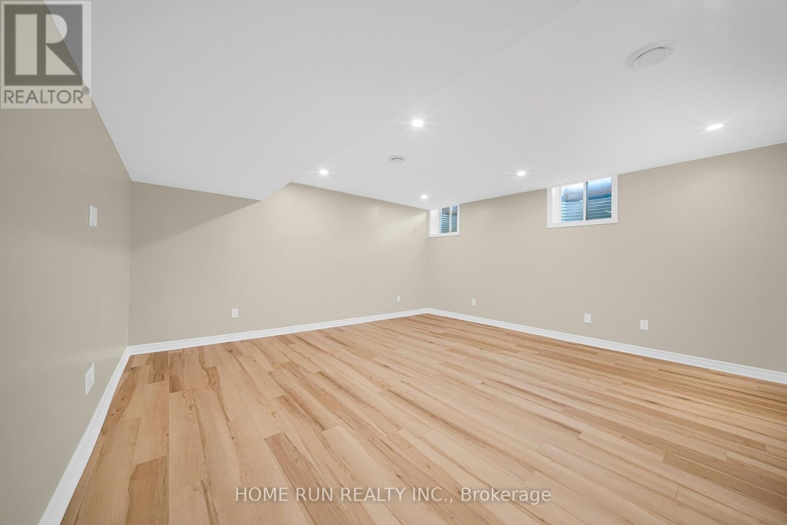 284 PAR-LA-VILLE CIRCLE Image 27