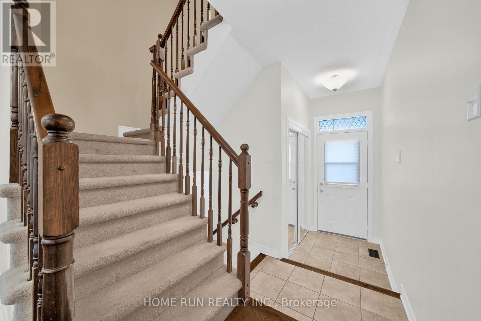 284 PAR-LA-VILLE CIRCLE Image 3