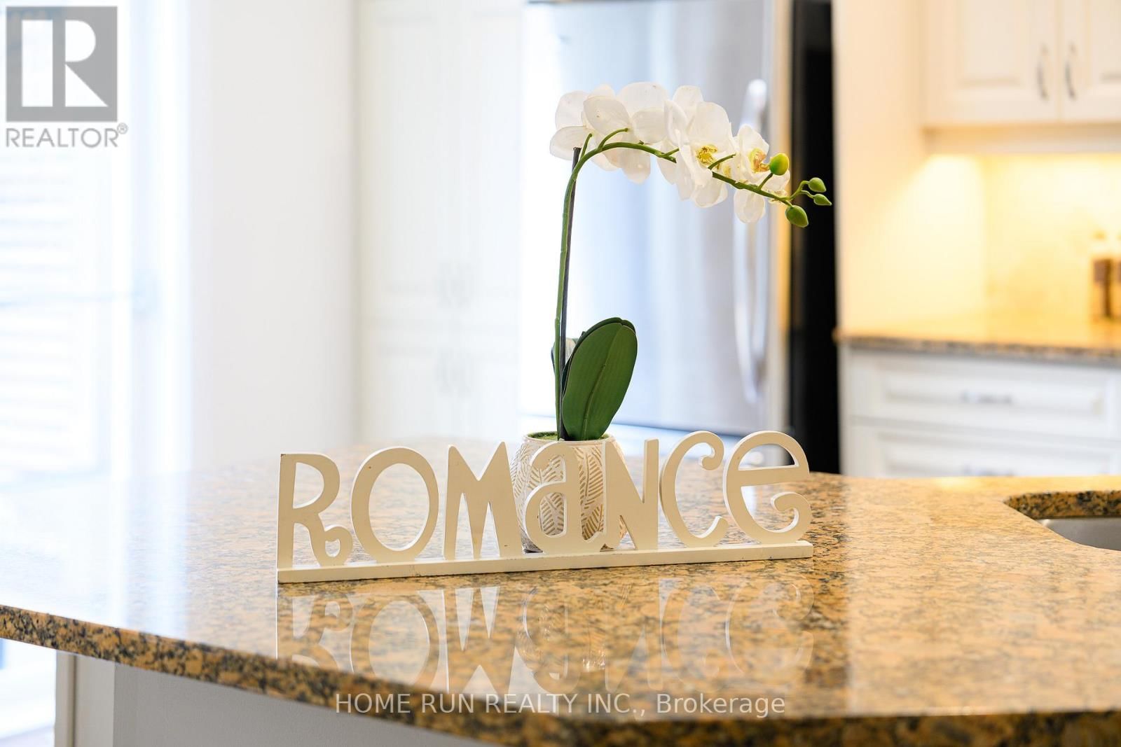 284 PAR-LA-VILLE CIRCLE Image 32